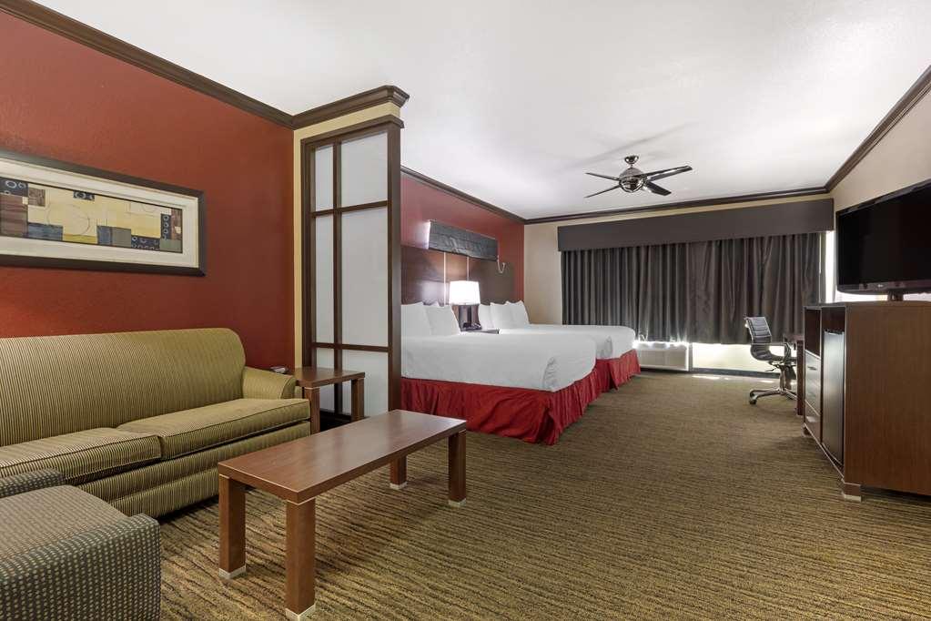 Best Western Plus Classic Inn And Suites Center Room photo